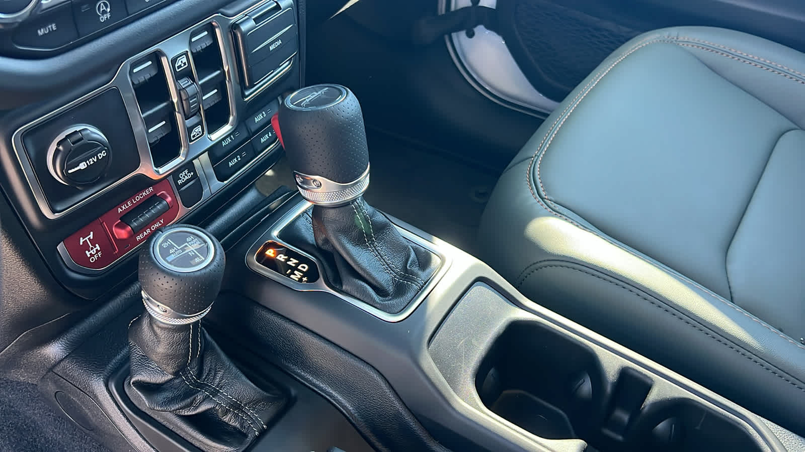 Thumbnail: 2025 Jeep Gladiator - 13