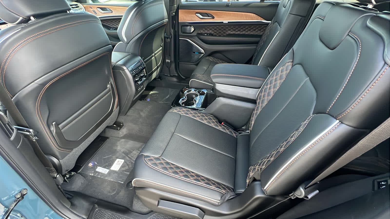 Thumbnail: 2026 Jeep Grand Cherokee L - 24