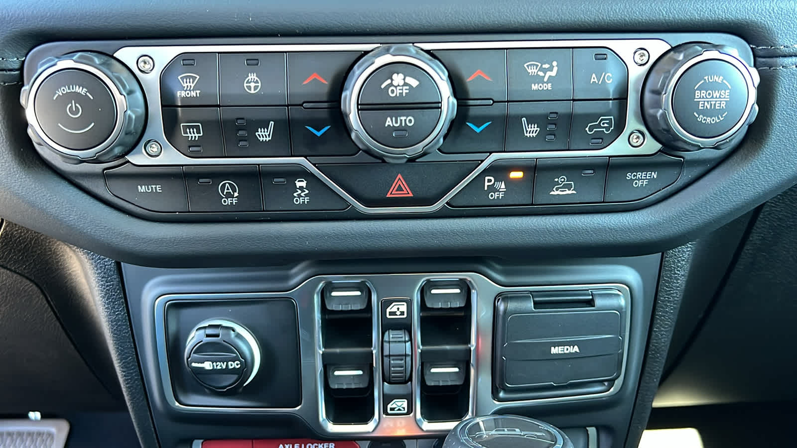 Thumbnail: 2025 Jeep Gladiator - 14