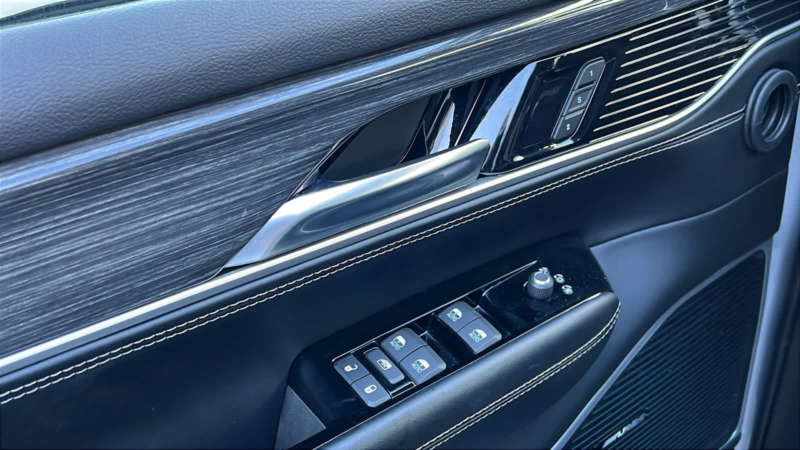 Thumbnail: 2022 Jeep Wagoneer - 7