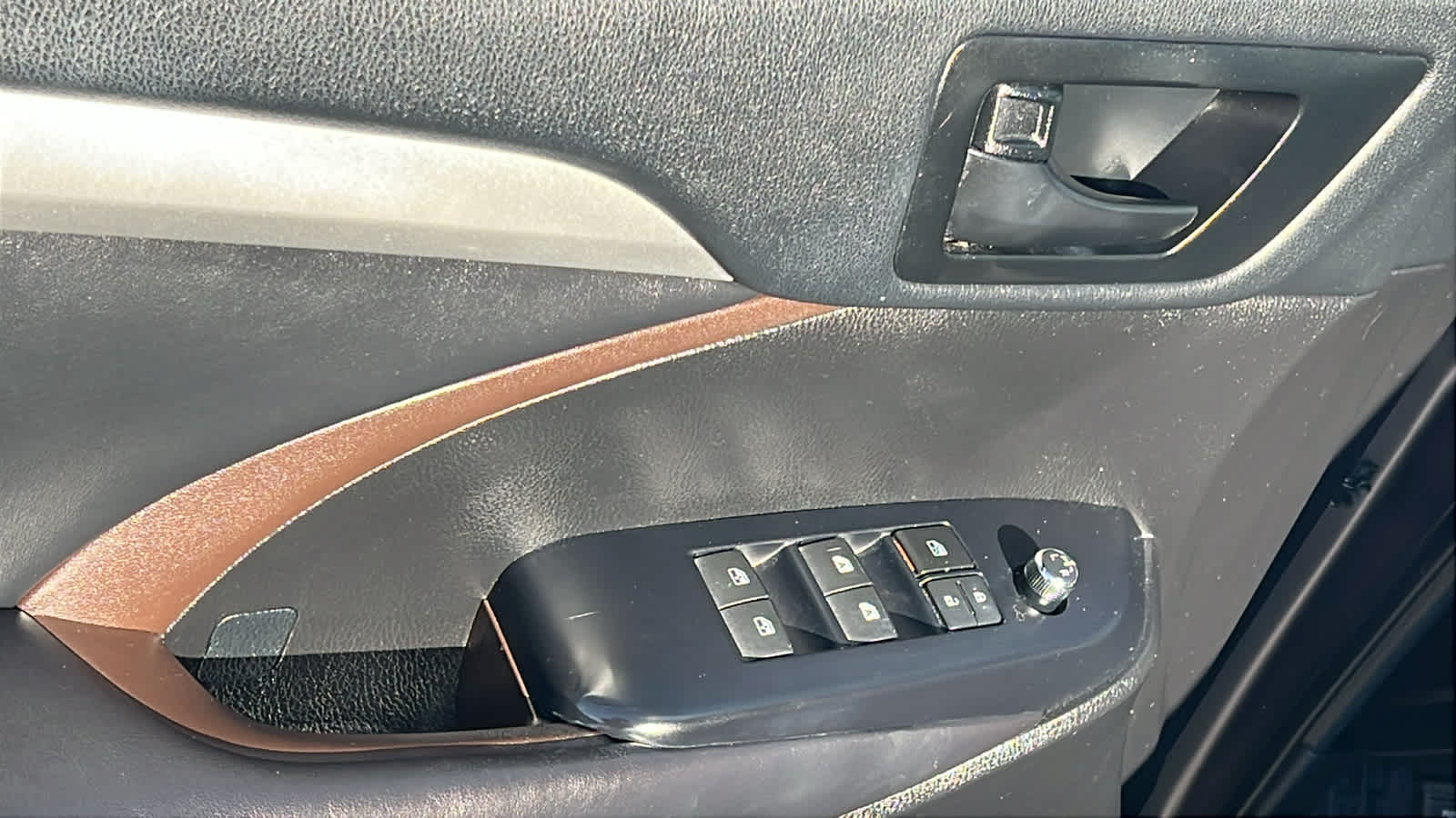 Thumbnail: 2019 Toyota Highlander - 22