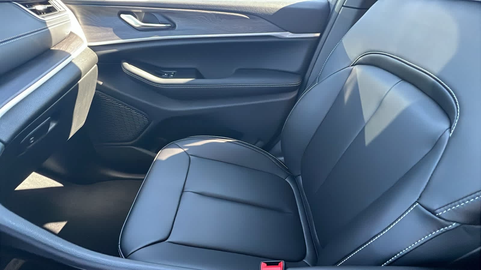 Thumbnail: 2025 Jeep Grand Cherokee - 12