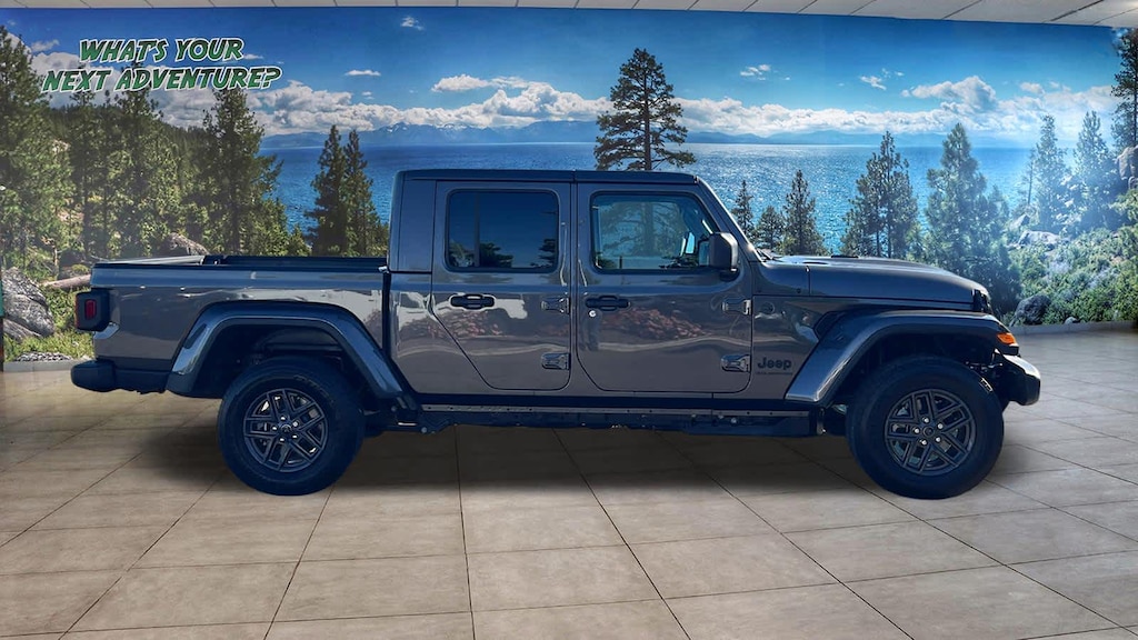 New 2026 Jeep Gladiator Sport S Pickup