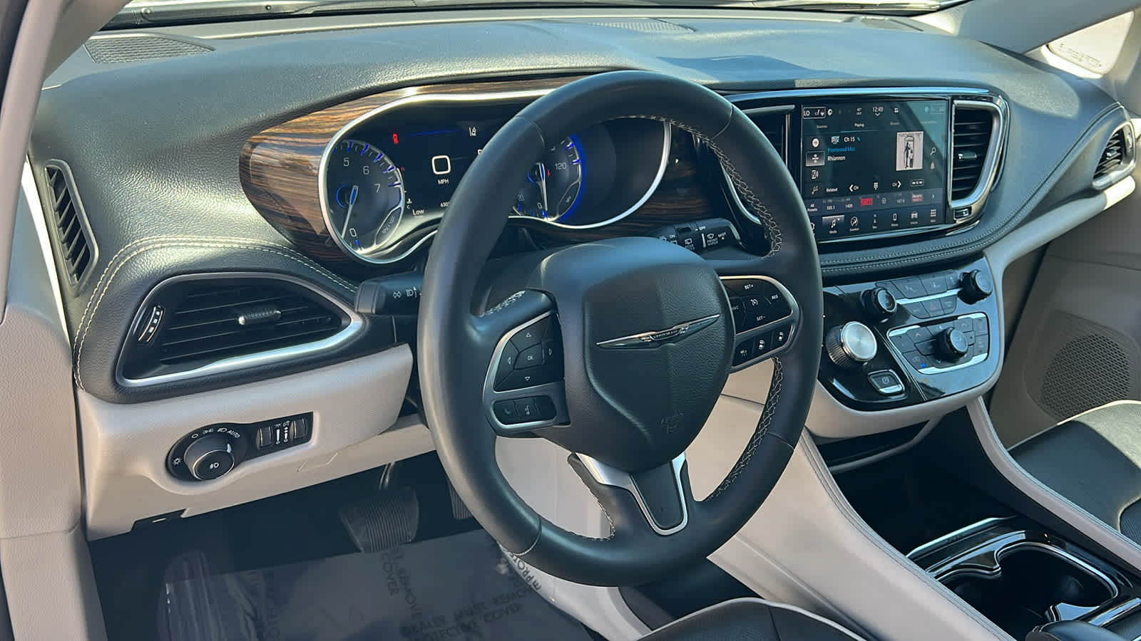 Thumbnail: 2023 Chrysler Pacifica - 10