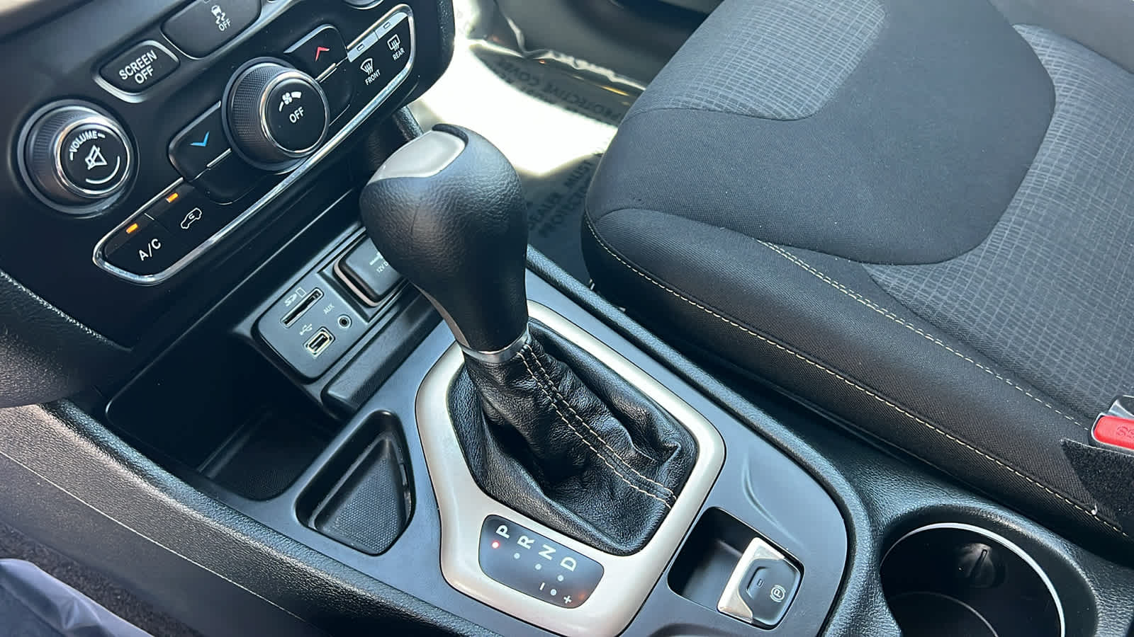 Thumbnail: 2015 Jeep Cherokee - 13