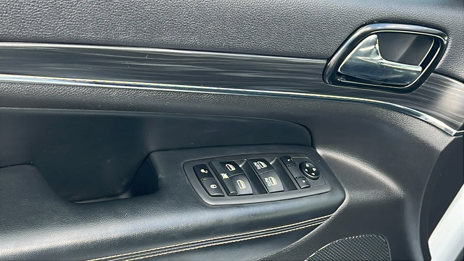 Thumbnail: 2021 Jeep Grand Cherokee - 22