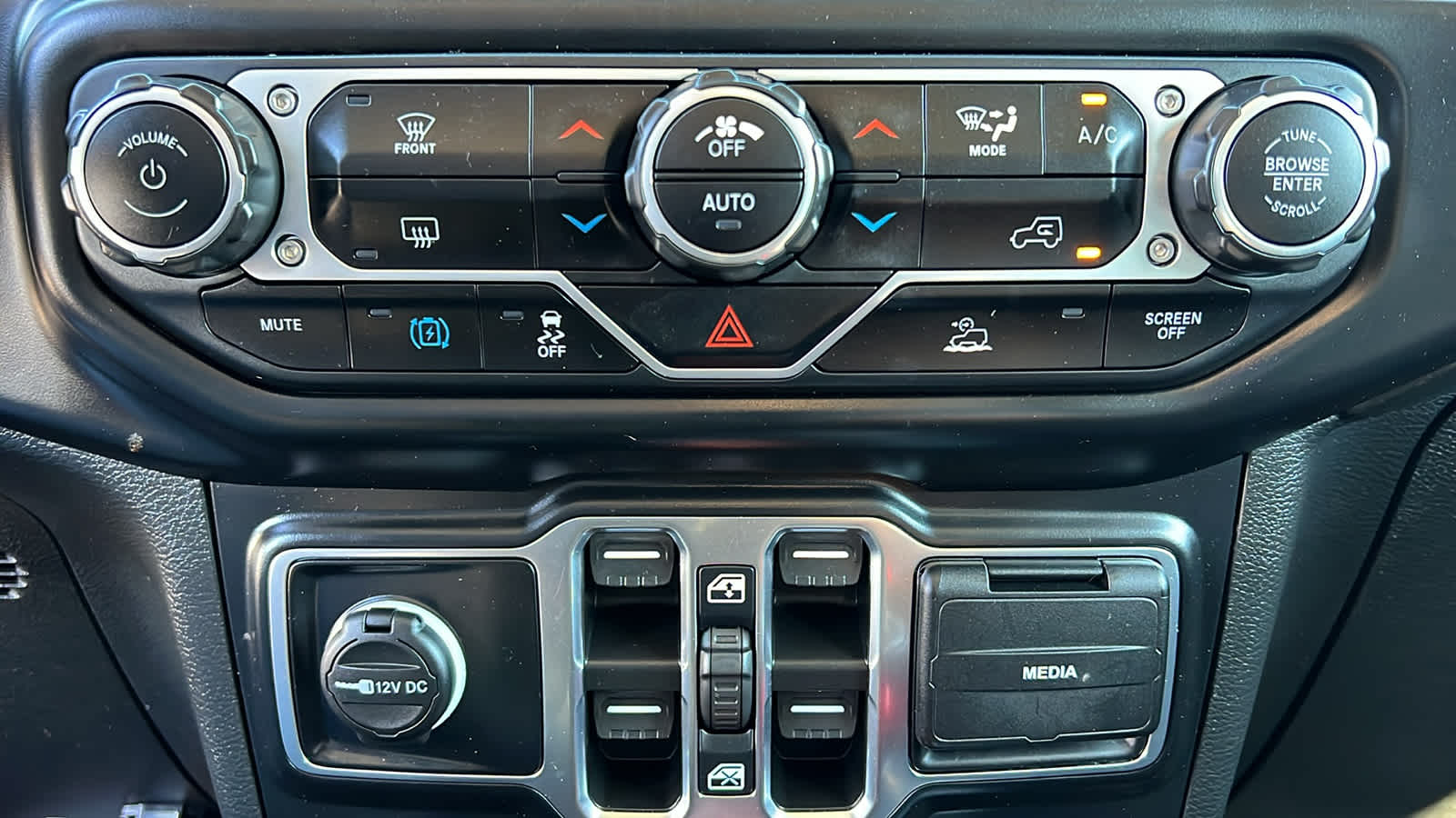 Thumbnail: 2023 Jeep Wrangler - 14