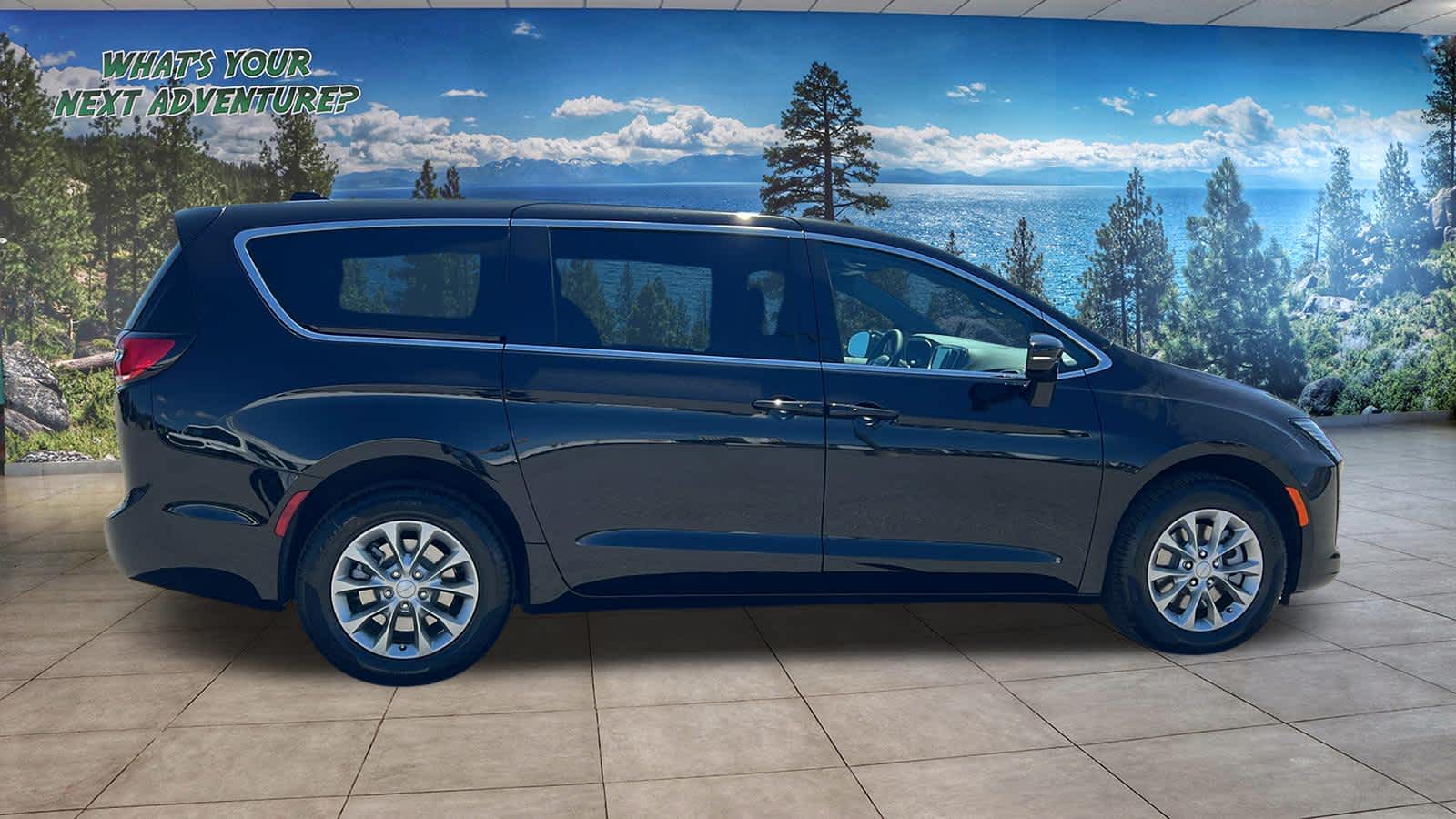 Thumbnail: 2027 Chrysler Pacifica - 4