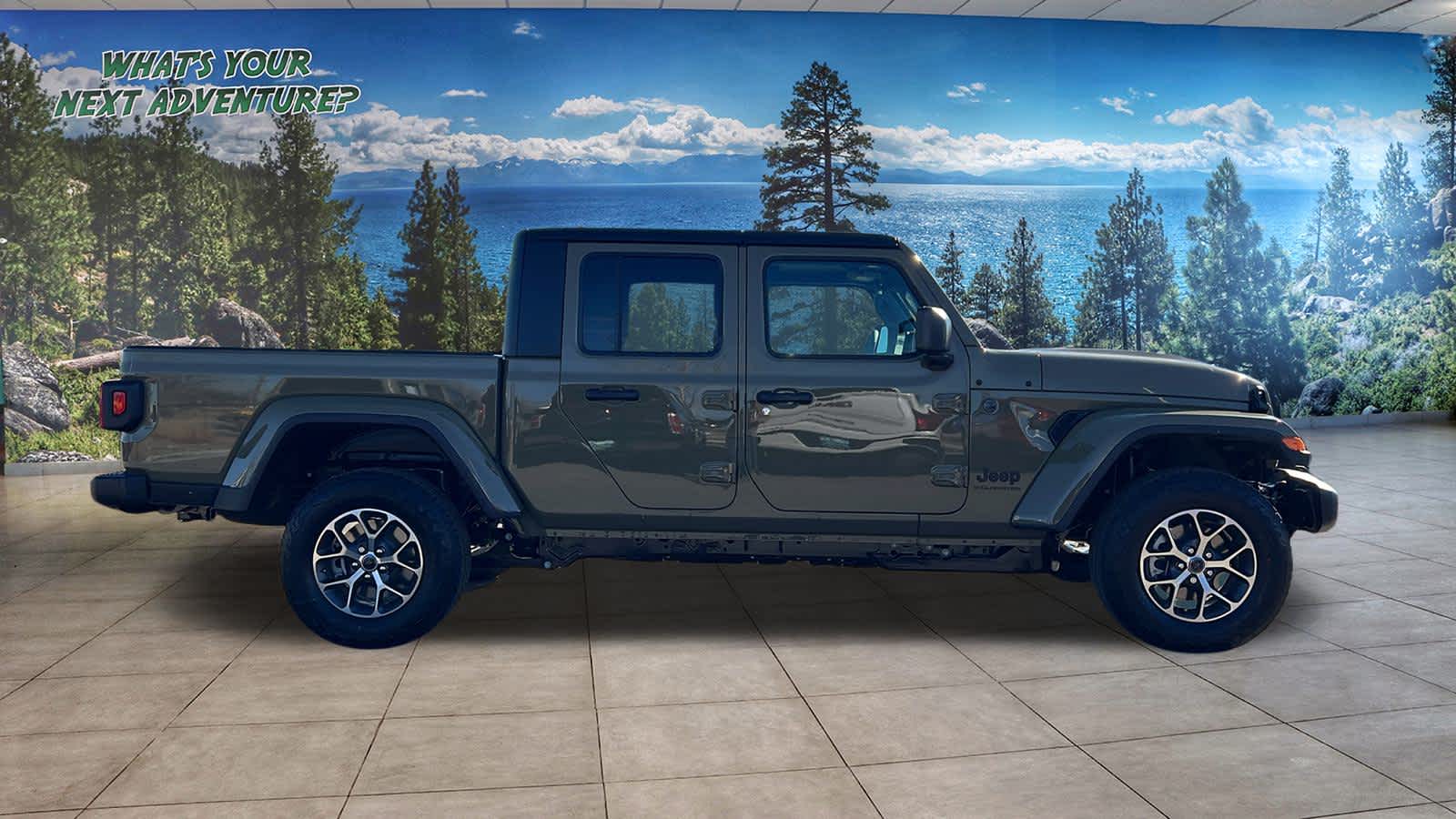 Thumbnail: 2026 Jeep Gladiator - 4