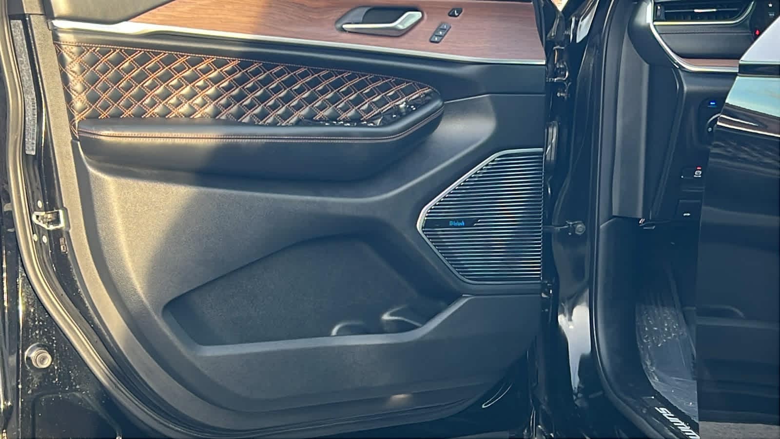 Thumbnail: 2022 Jeep Grand Cherokee - 23