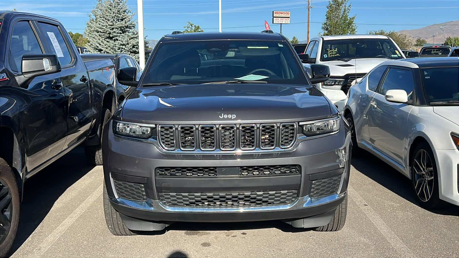 2024 Jeep Grand Cherokee Laredo X photo 2