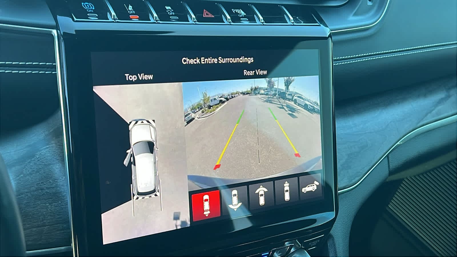 Thumbnail: 2023 Jeep Grand Cherokee - 16