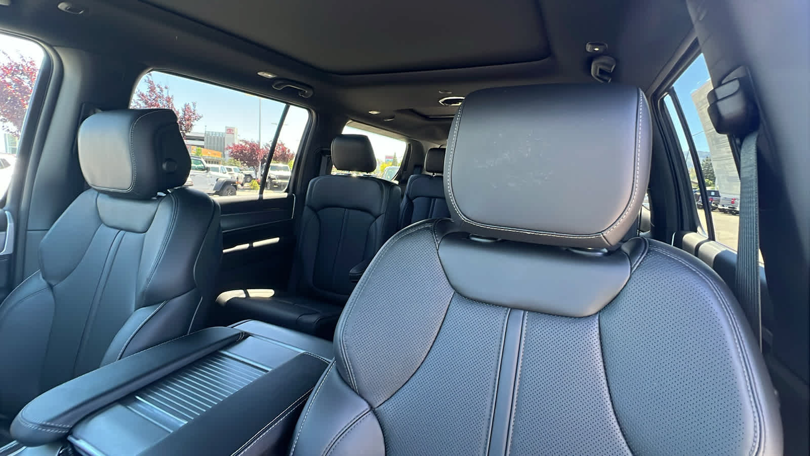 Thumbnail: 2026 Jeep Grand Wagoneer - 11