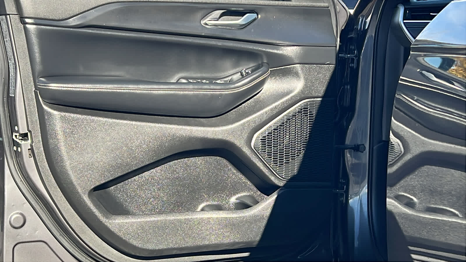 Thumbnail: 2023 Jeep Grand Cherokee - 23