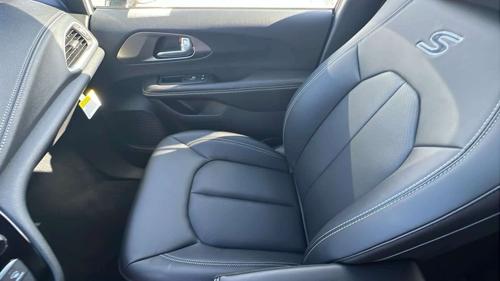 Thumbnail: 2026 Chrysler Pacifica - 12