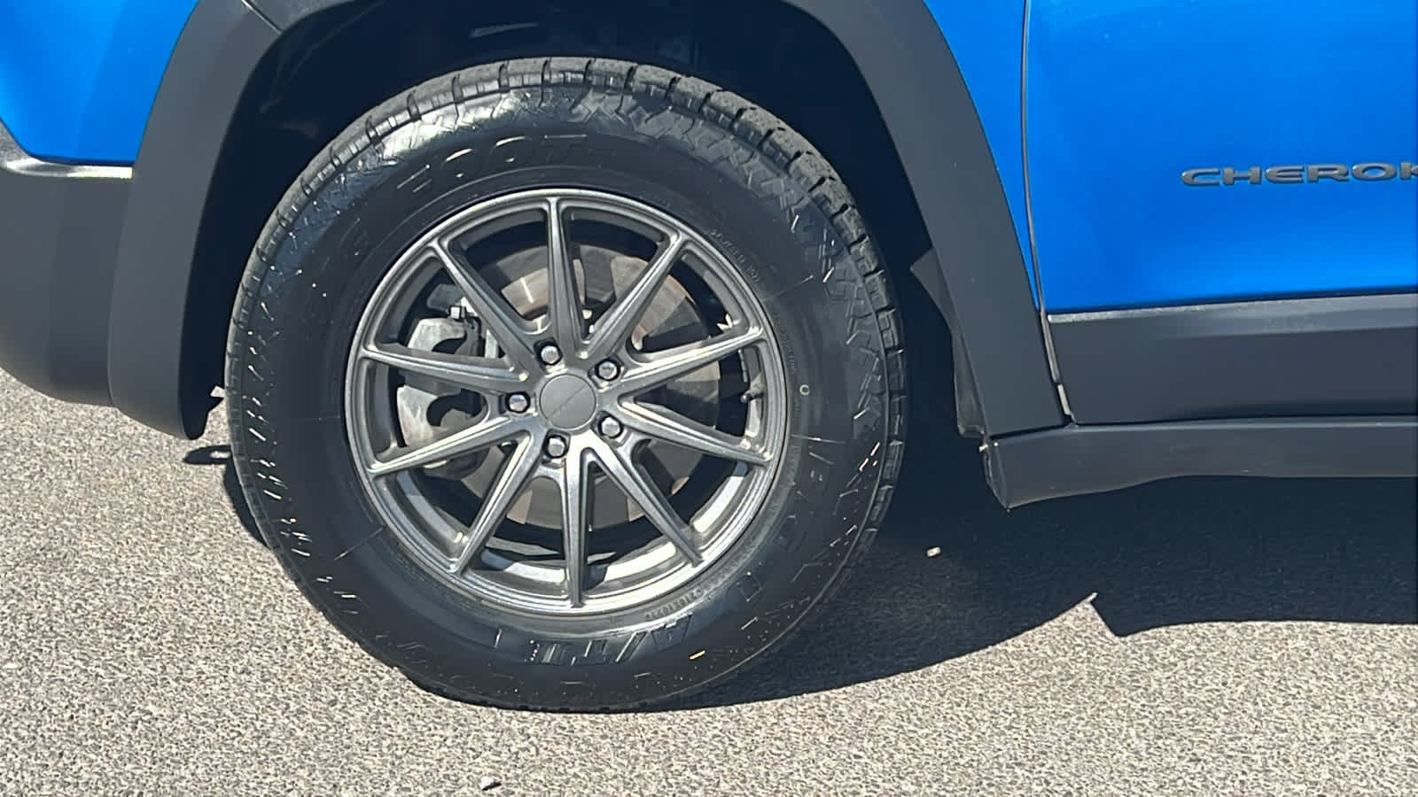 Thumbnail: 2019 Jeep Cherokee - 9