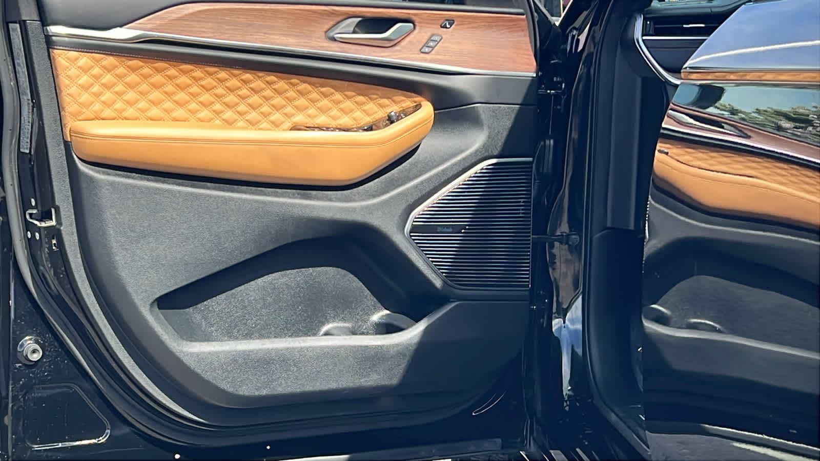 Thumbnail: 2021 Jeep Grand Cherokee L - 23