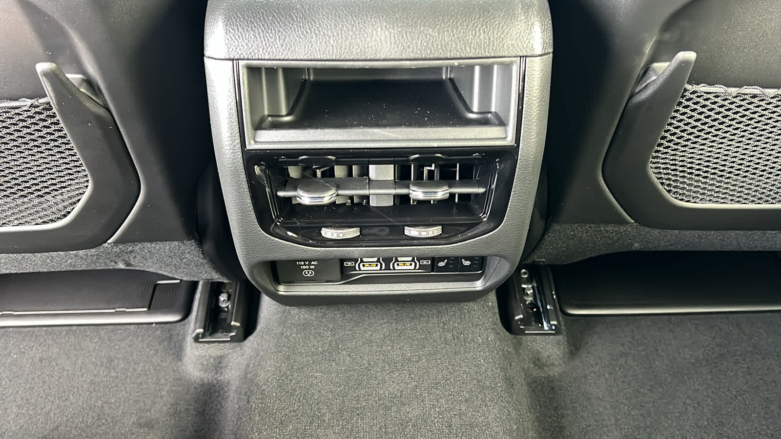 Thumbnail: 2025 Jeep Grand Cherokee - 25