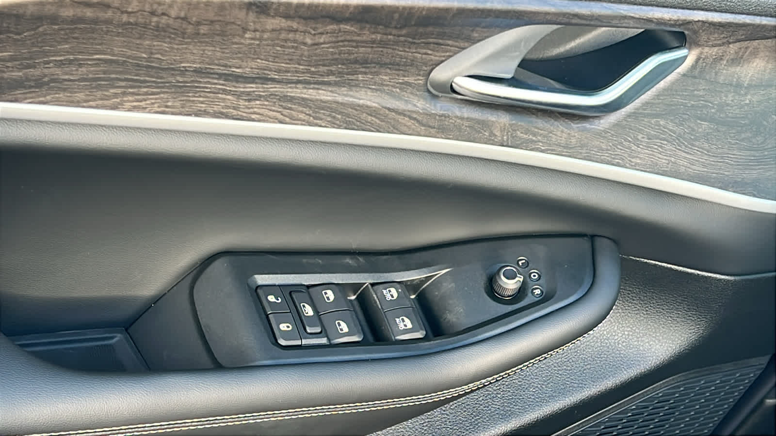 Thumbnail: 2026 Jeep Grand Cherokee - 22