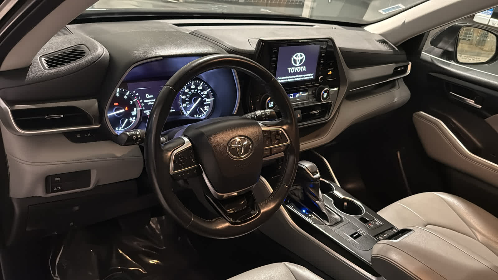 Thumbnail: 2021 Toyota Highlander - 10