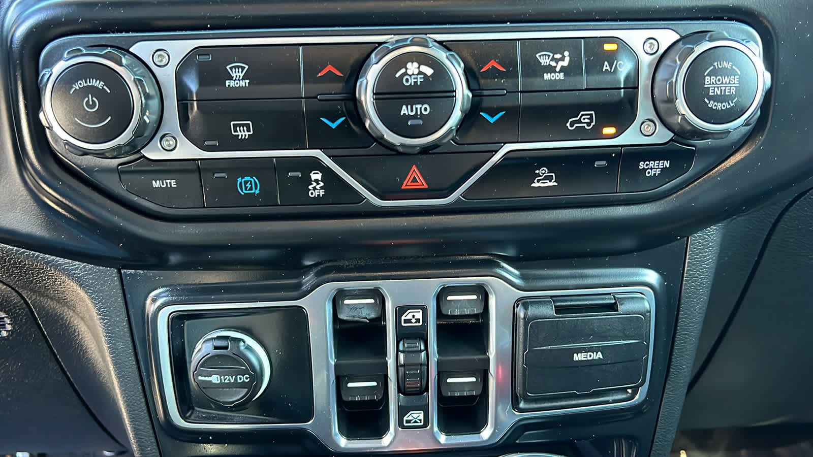 Thumbnail: 2023 Jeep Wrangler - 14