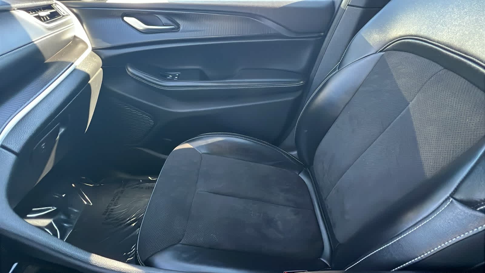 Thumbnail: 2023 Jeep Grand Cherokee - 12