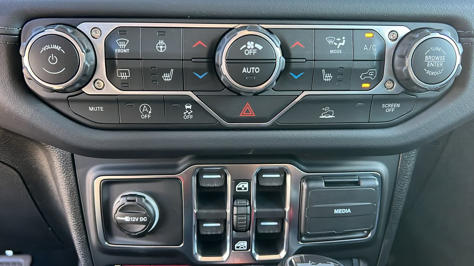 Thumbnail: 2026 Jeep Wrangler - 14