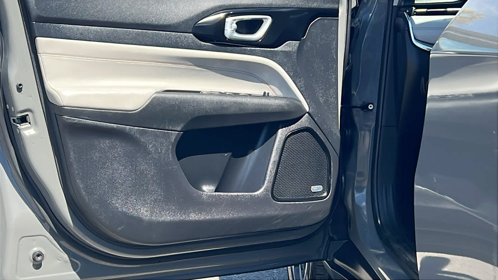 Thumbnail: 2022 Jeep Compass - 23