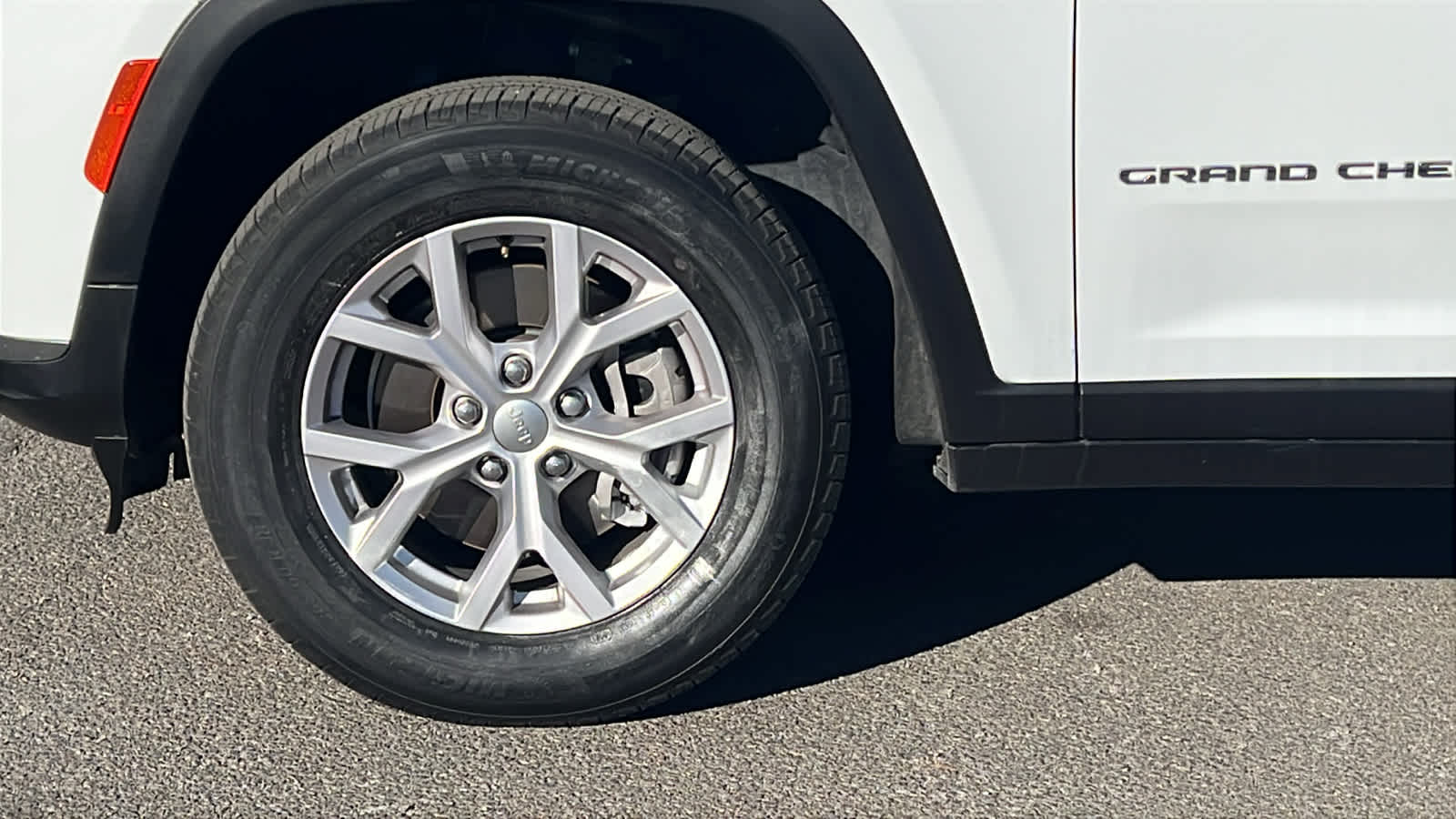 Thumbnail: 2013 Jeep Grand Cherokee - 9