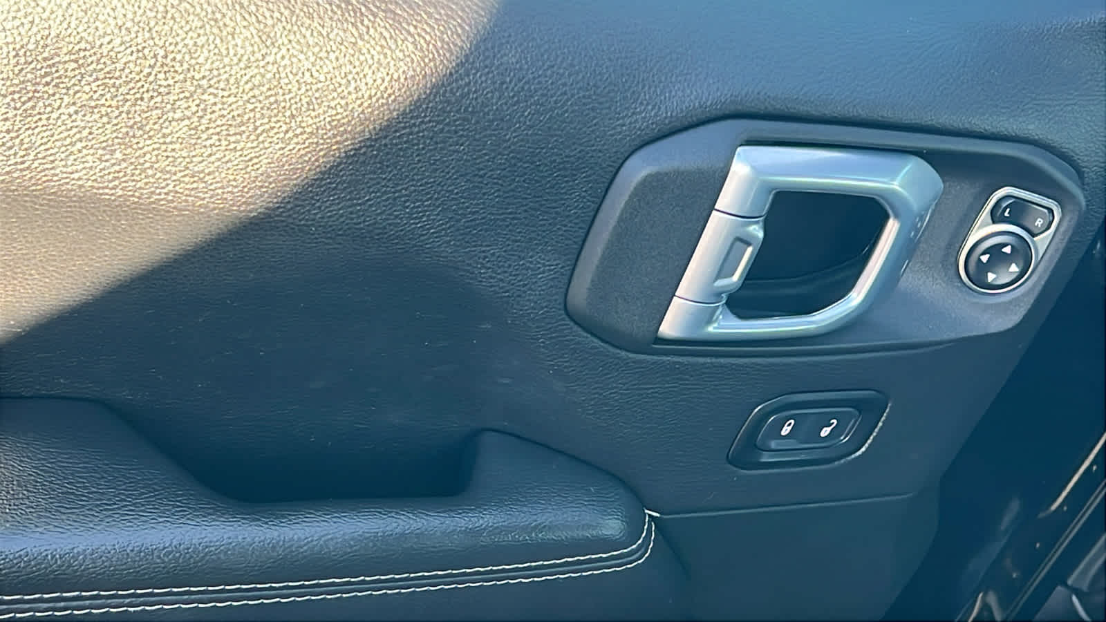 Thumbnail: 2021 Jeep Wrangler - 22