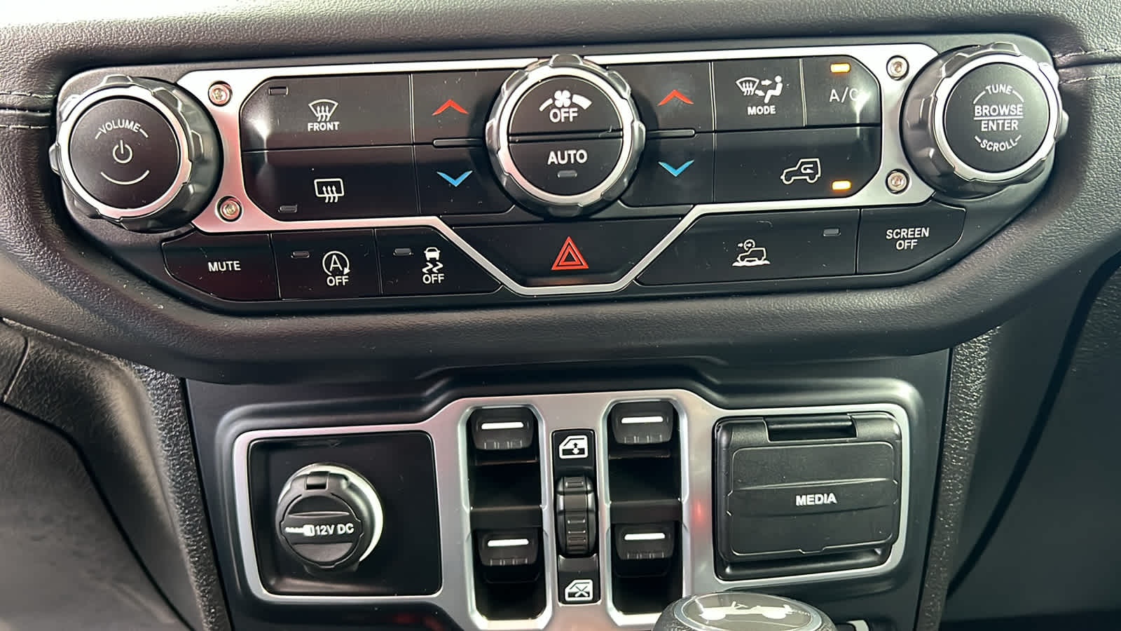 Thumbnail: 2025 Jeep Wrangler - 14