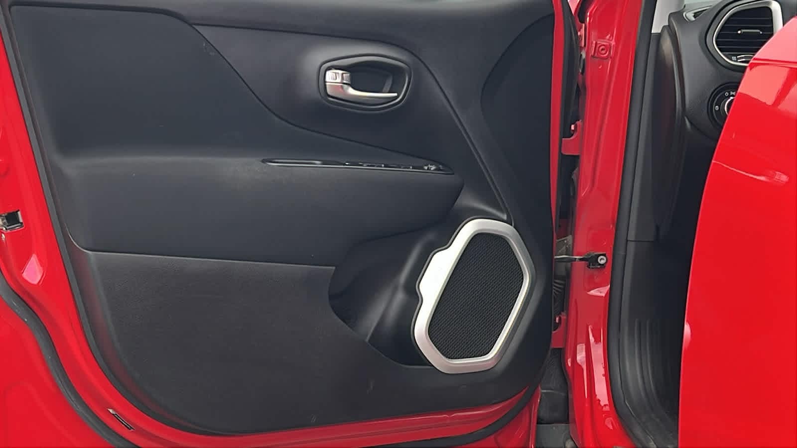 Thumbnail: 2021 Jeep Renegade - 23