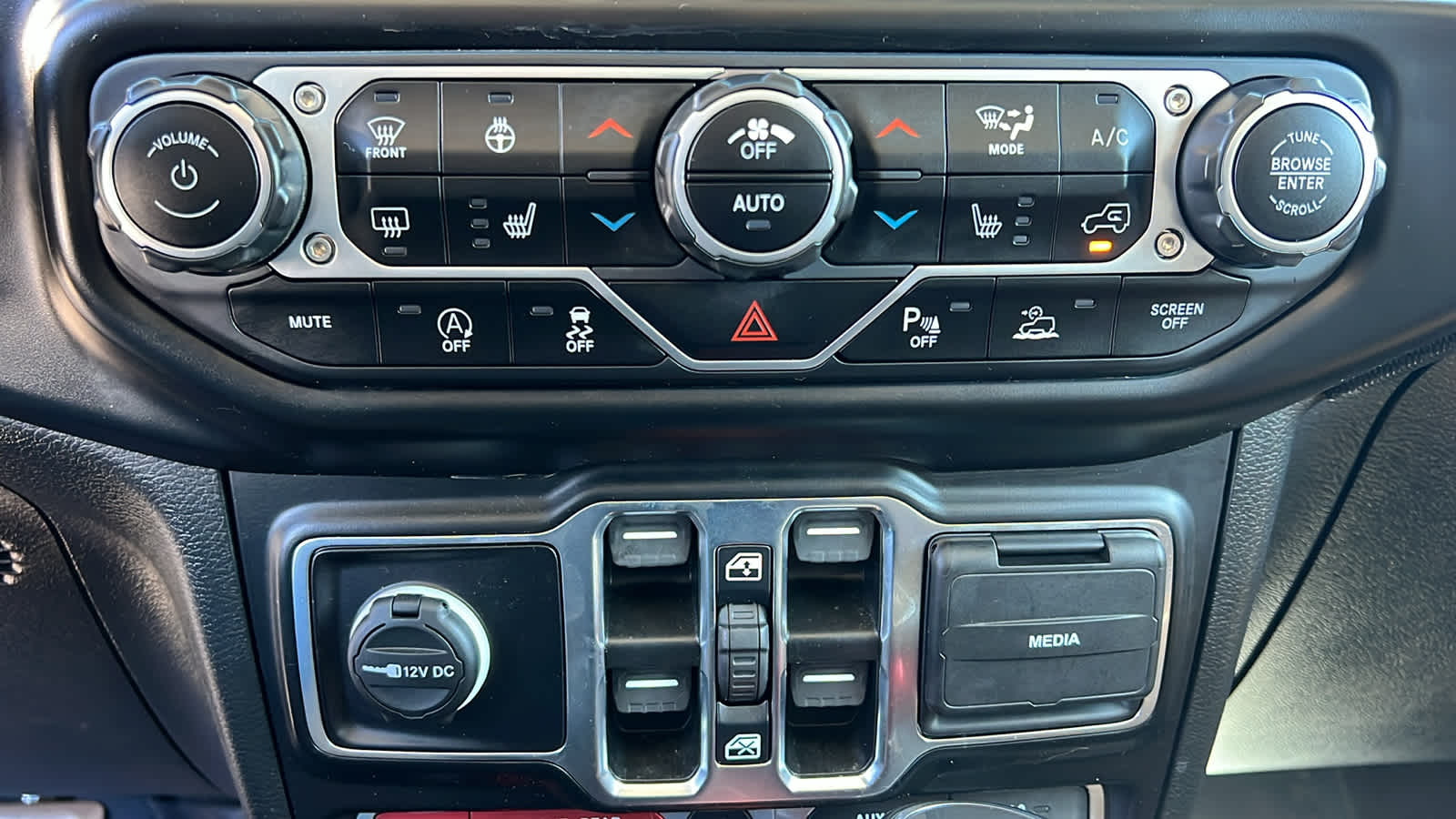 Thumbnail: 2021 Jeep Wrangler - 14