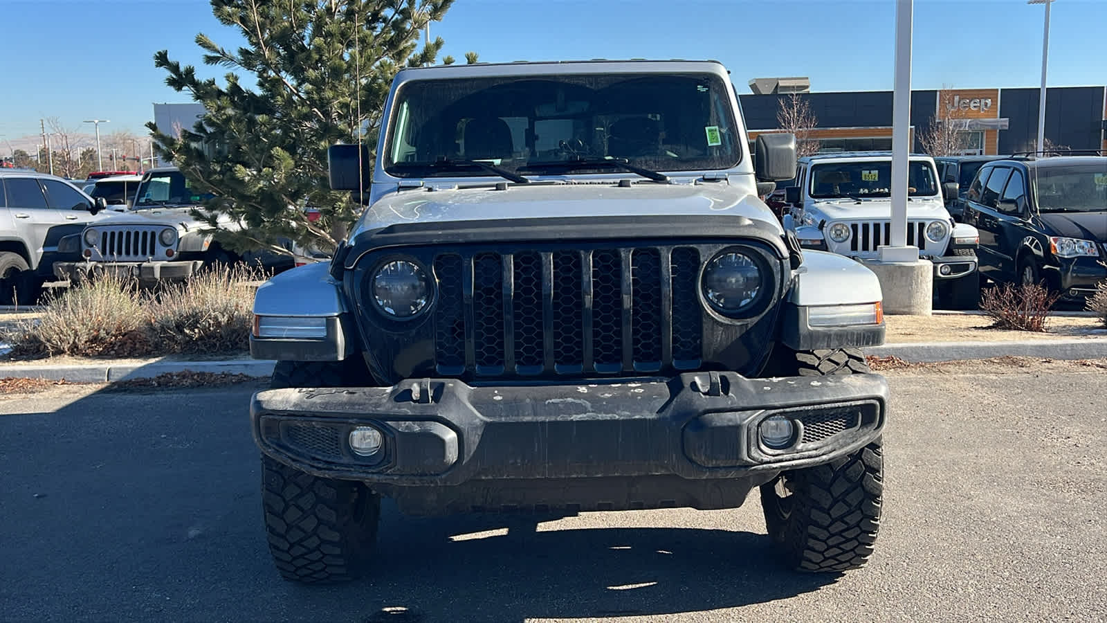 Thumbnail: 2023 Jeep Gladiator - 2