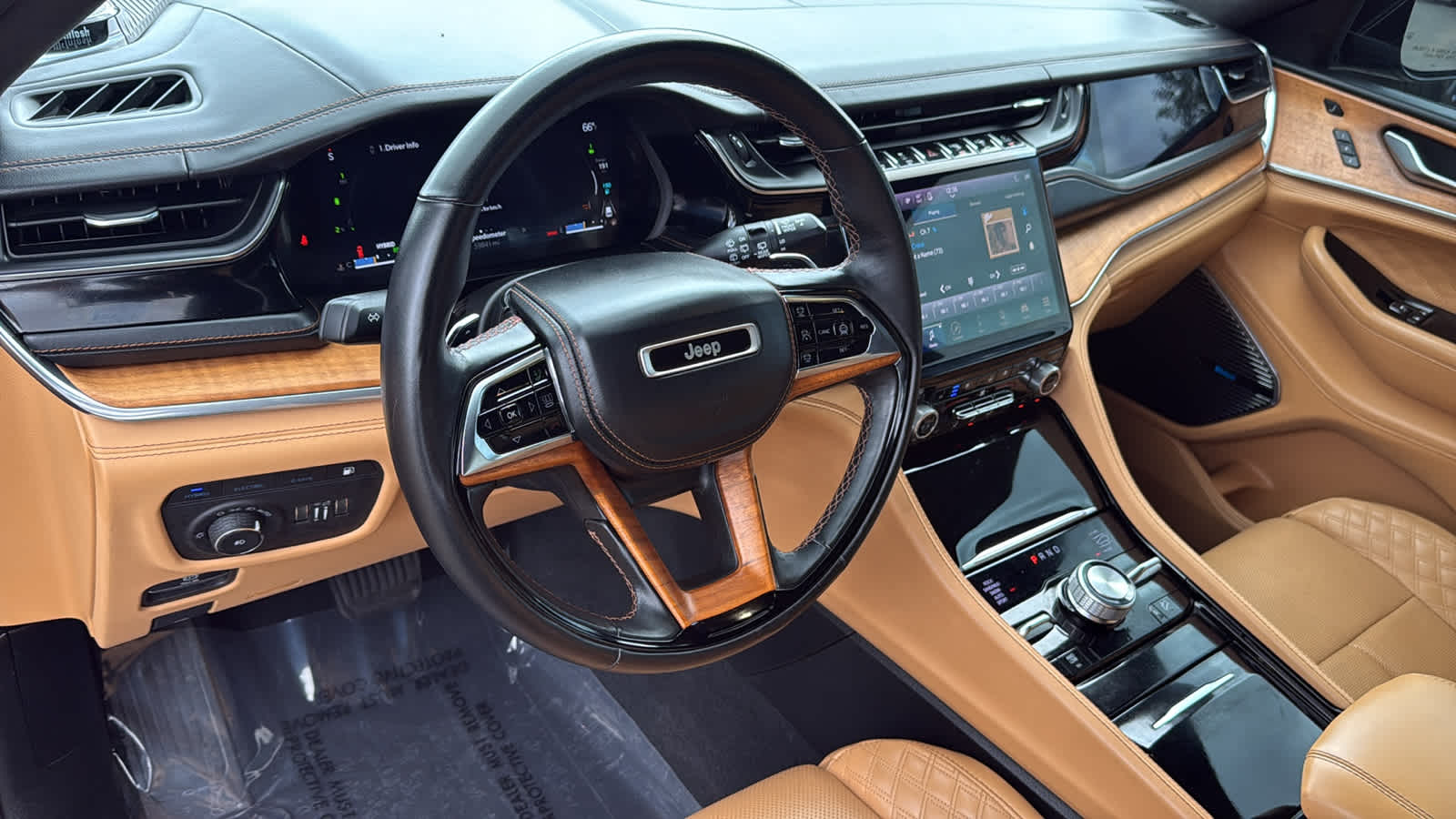 Thumbnail: 2022 Jeep Grand Cherokee - 10