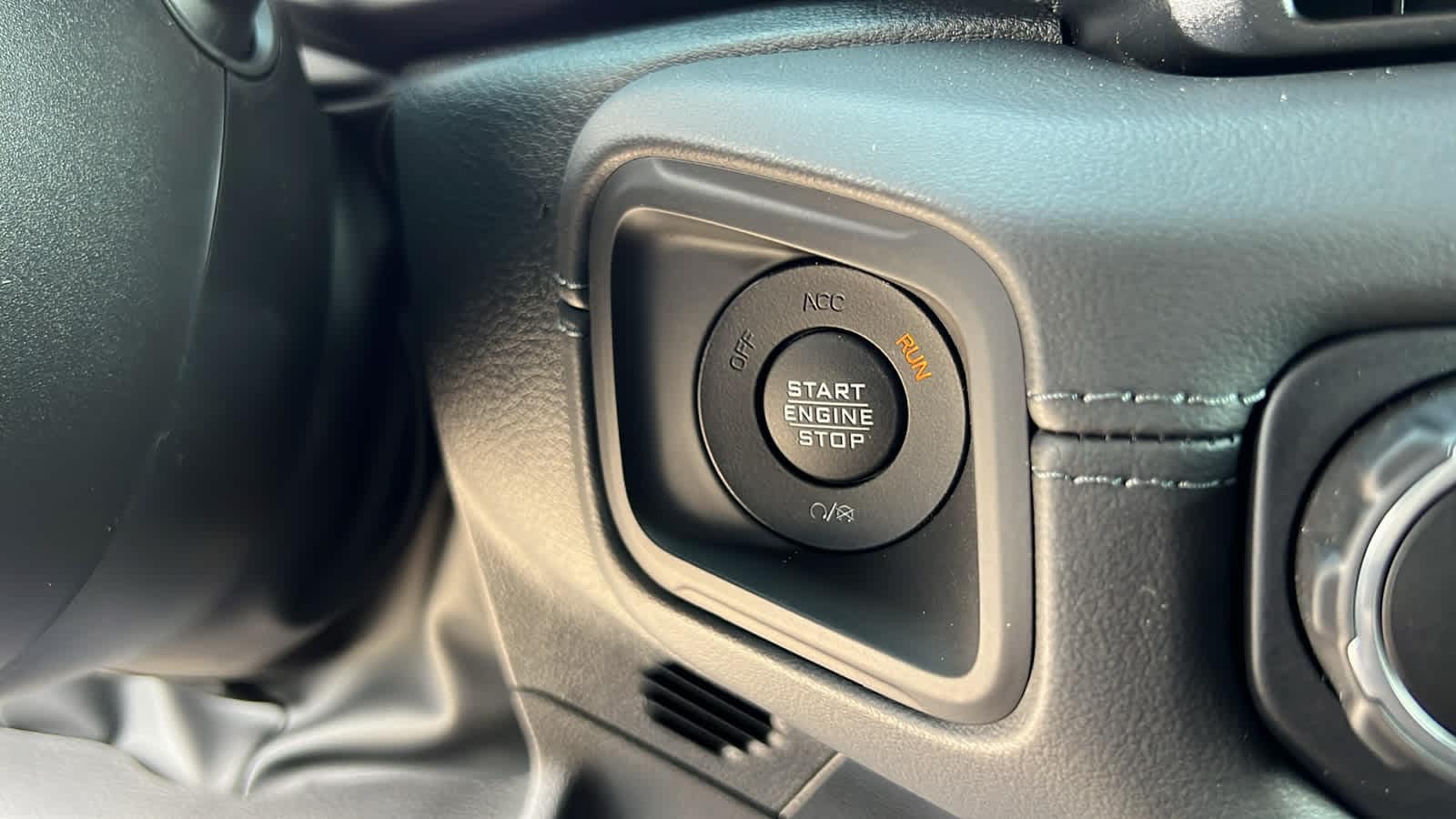 Thumbnail: 2025 Jeep Gladiator - 17