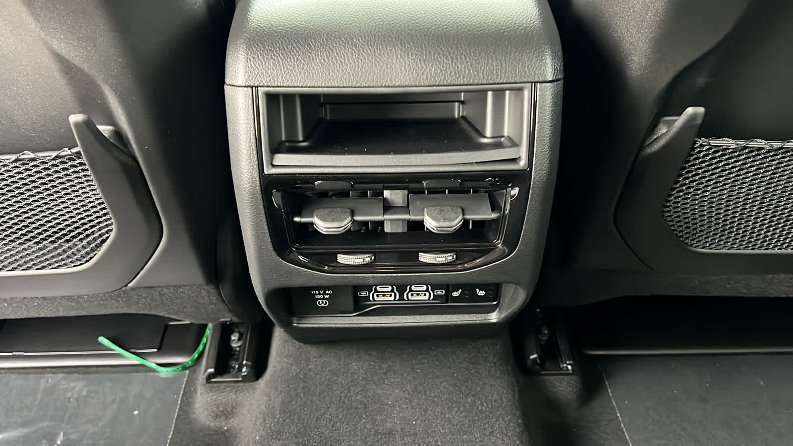 Thumbnail: 2025 Jeep Grand Cherokee - 25