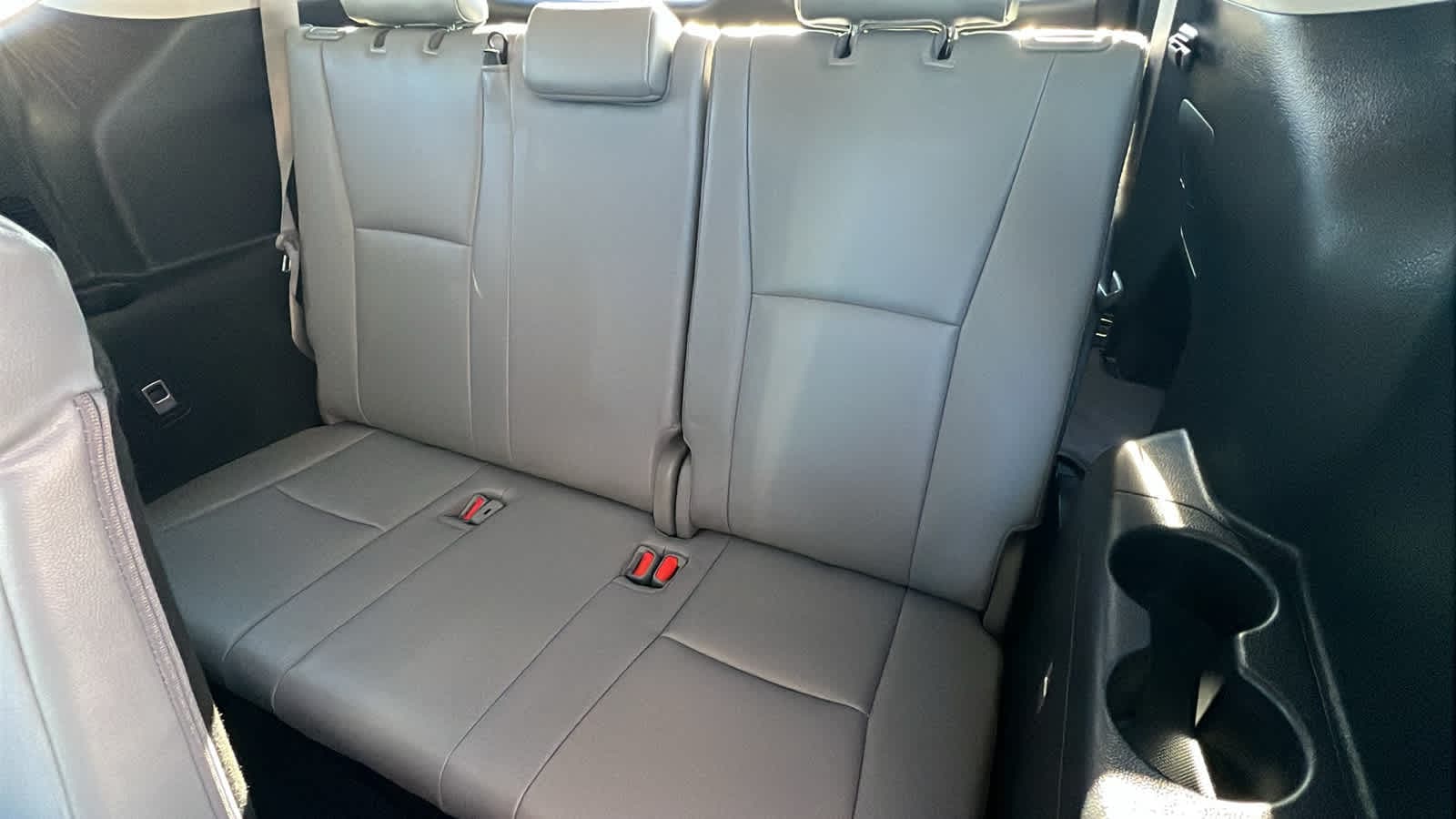 Thumbnail: 2021 Toyota Highlander - 32