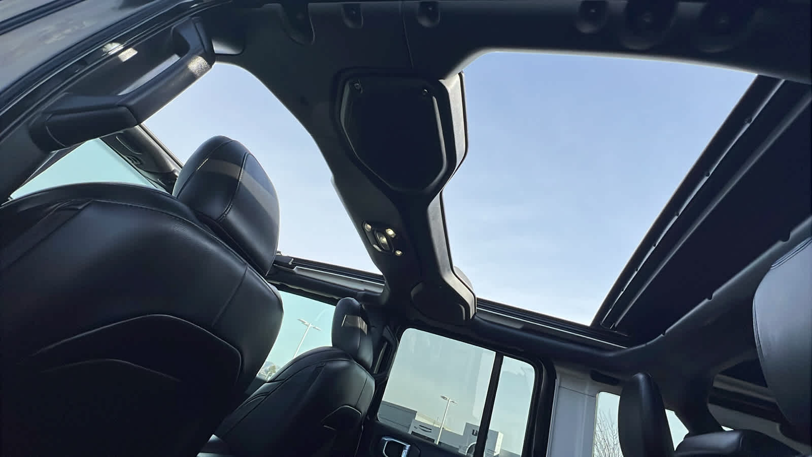 Thumbnail: 2023 Jeep Wrangler - 32