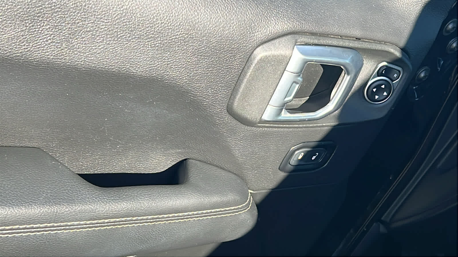 Thumbnail: 2022 Jeep Gladiator - 22