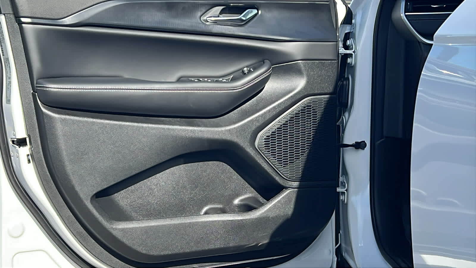 Thumbnail: 2026 Jeep Grand Cherokee - 23