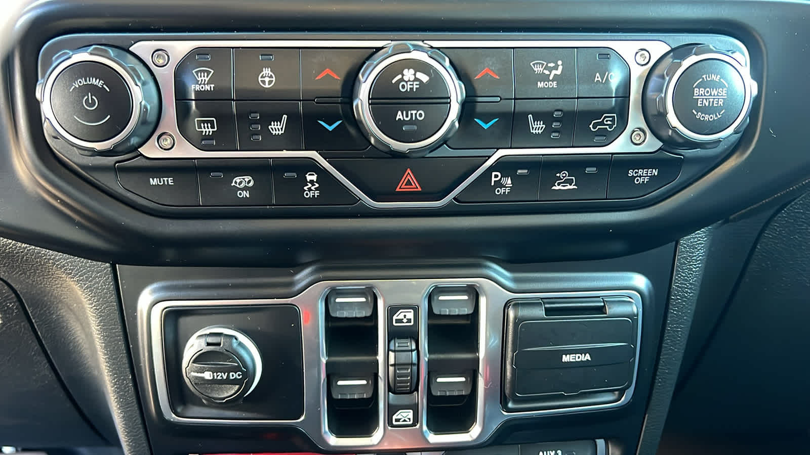 Thumbnail: 2021 Jeep Wrangler - 14