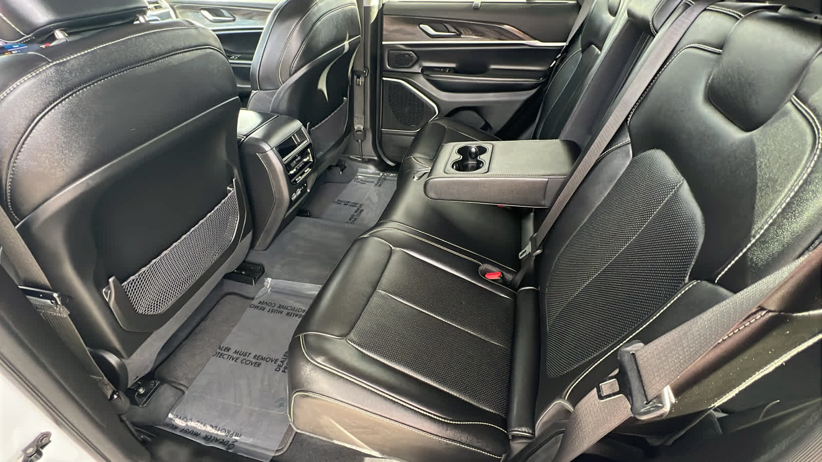 Thumbnail: 2022 Jeep Grand Cherokee - 24