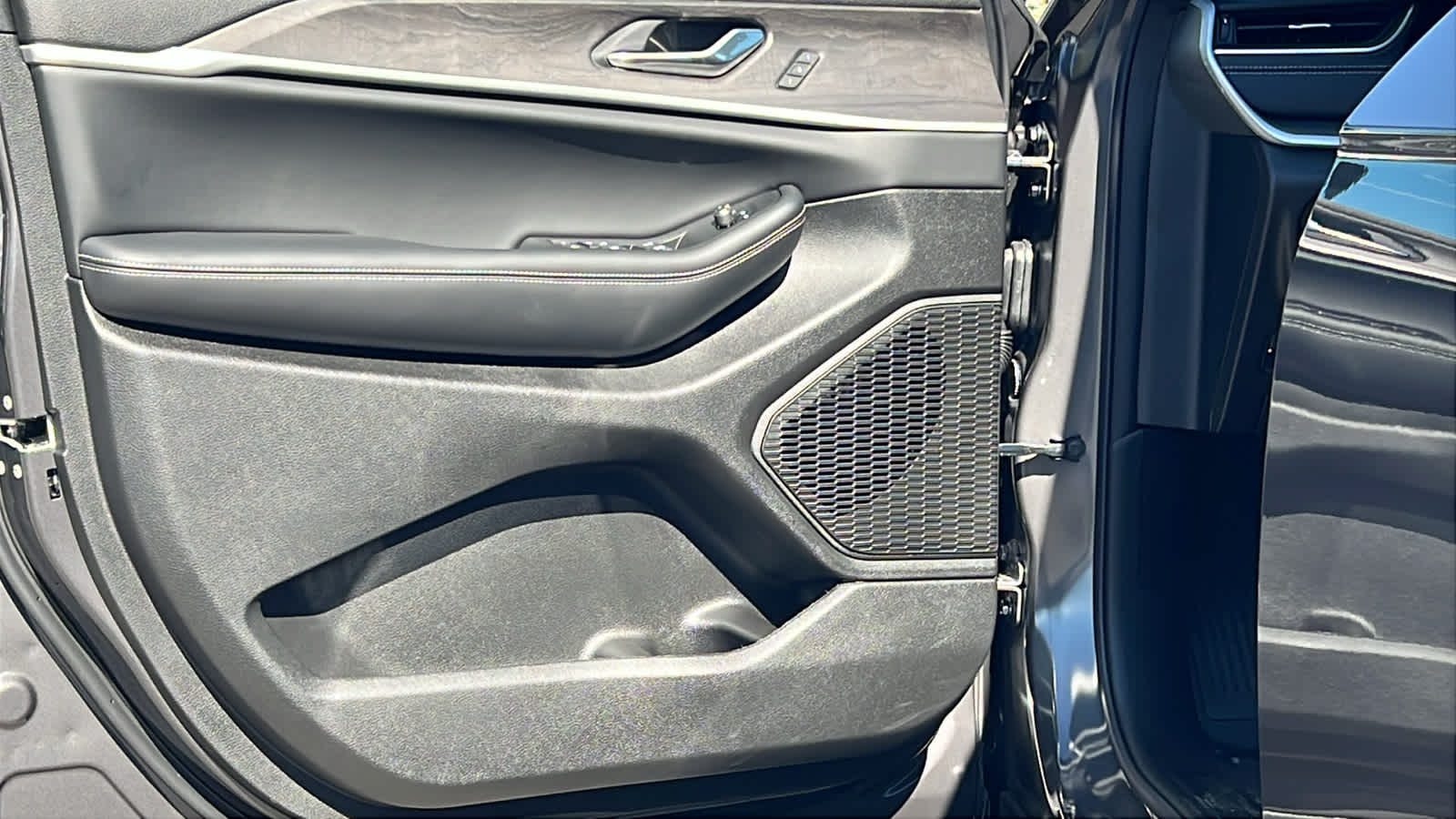 Thumbnail: 2025 Jeep Grand Cherokee - 23