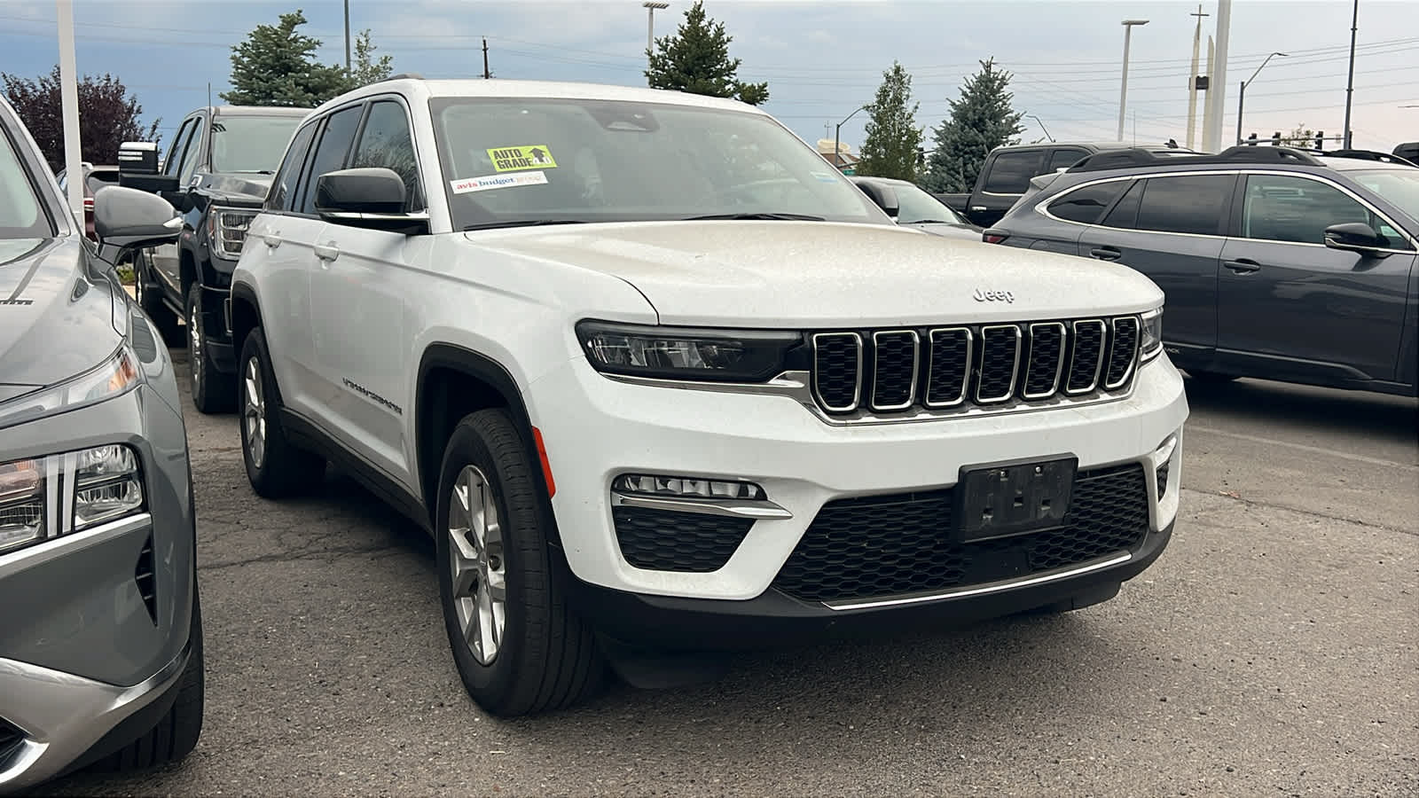 2023 Jeep Grand Cherokee Limited photo 3
