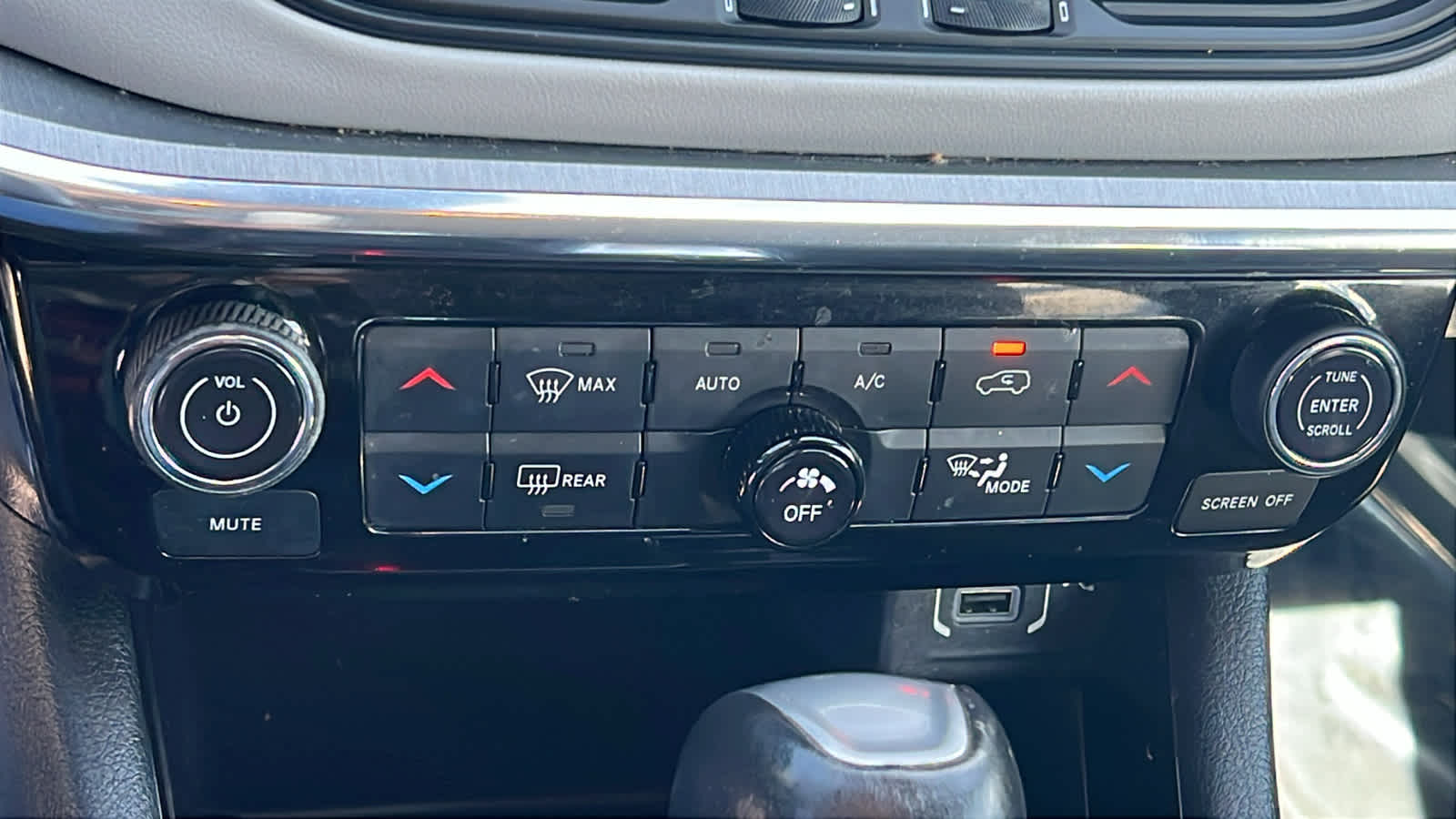 Thumbnail: 2022 Jeep Compass - 14