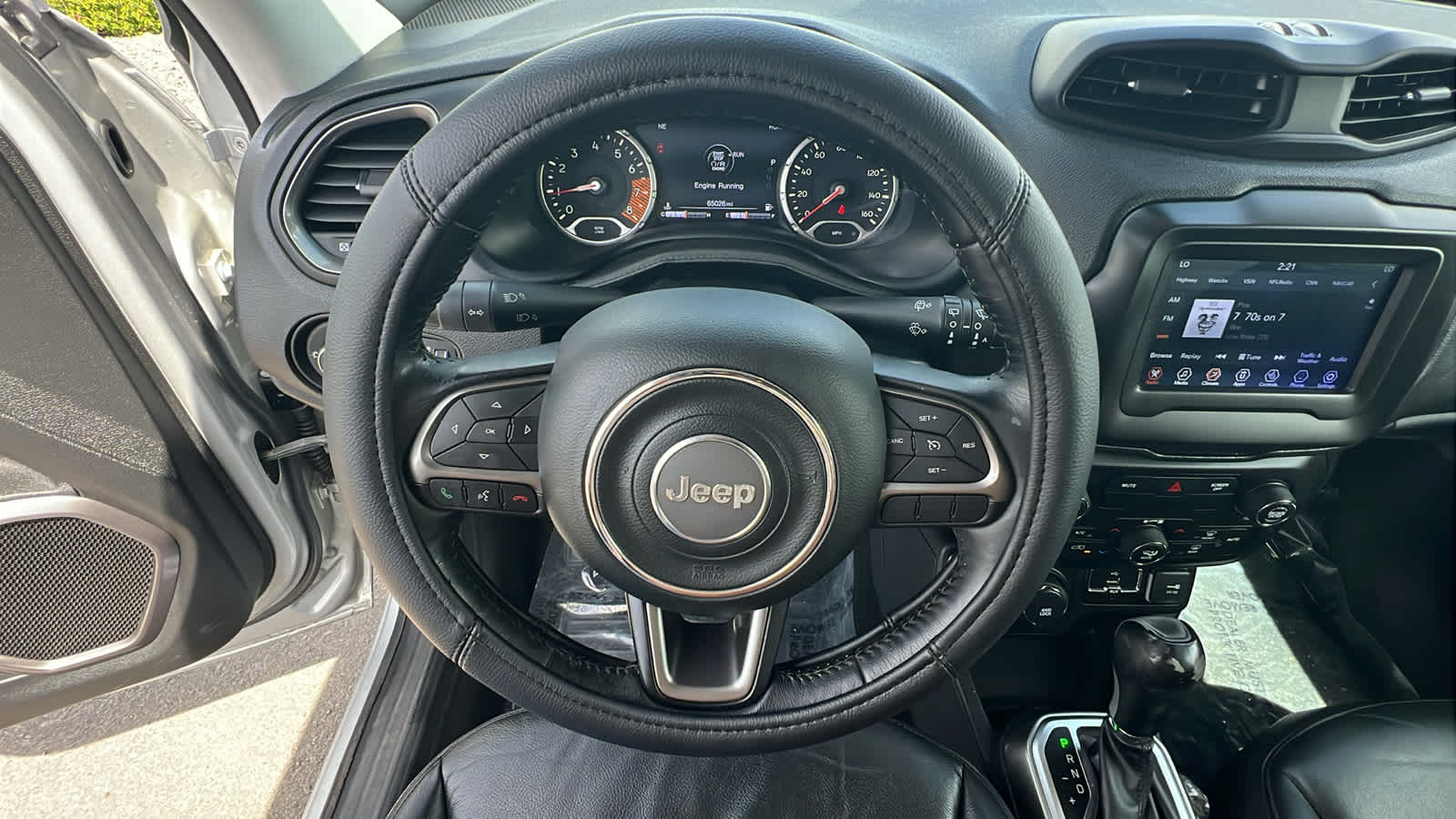 Thumbnail: 2019 Jeep Renegade - 18