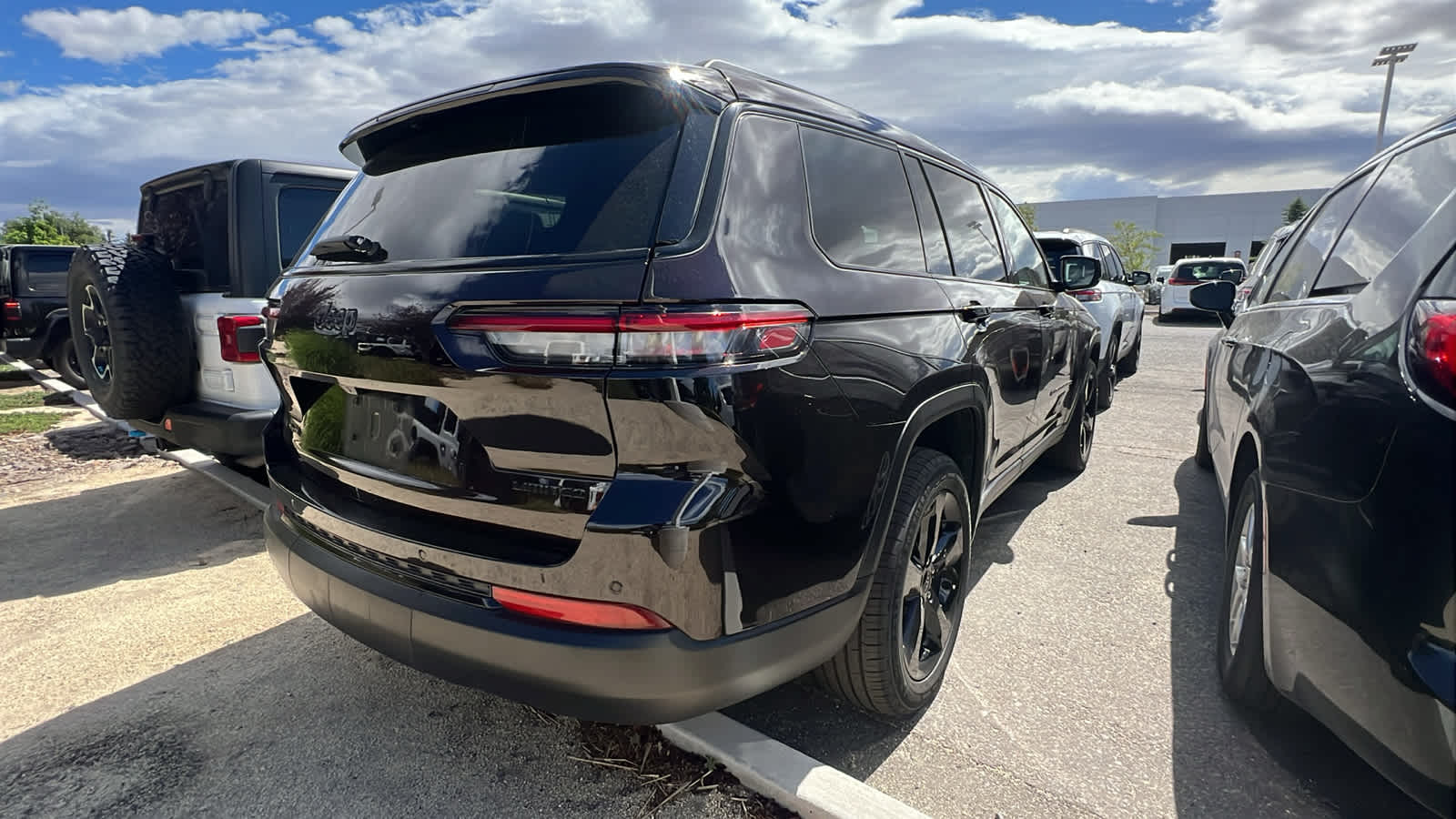 Thumbnail: 2022 Jeep Grand Cherokee L - 3