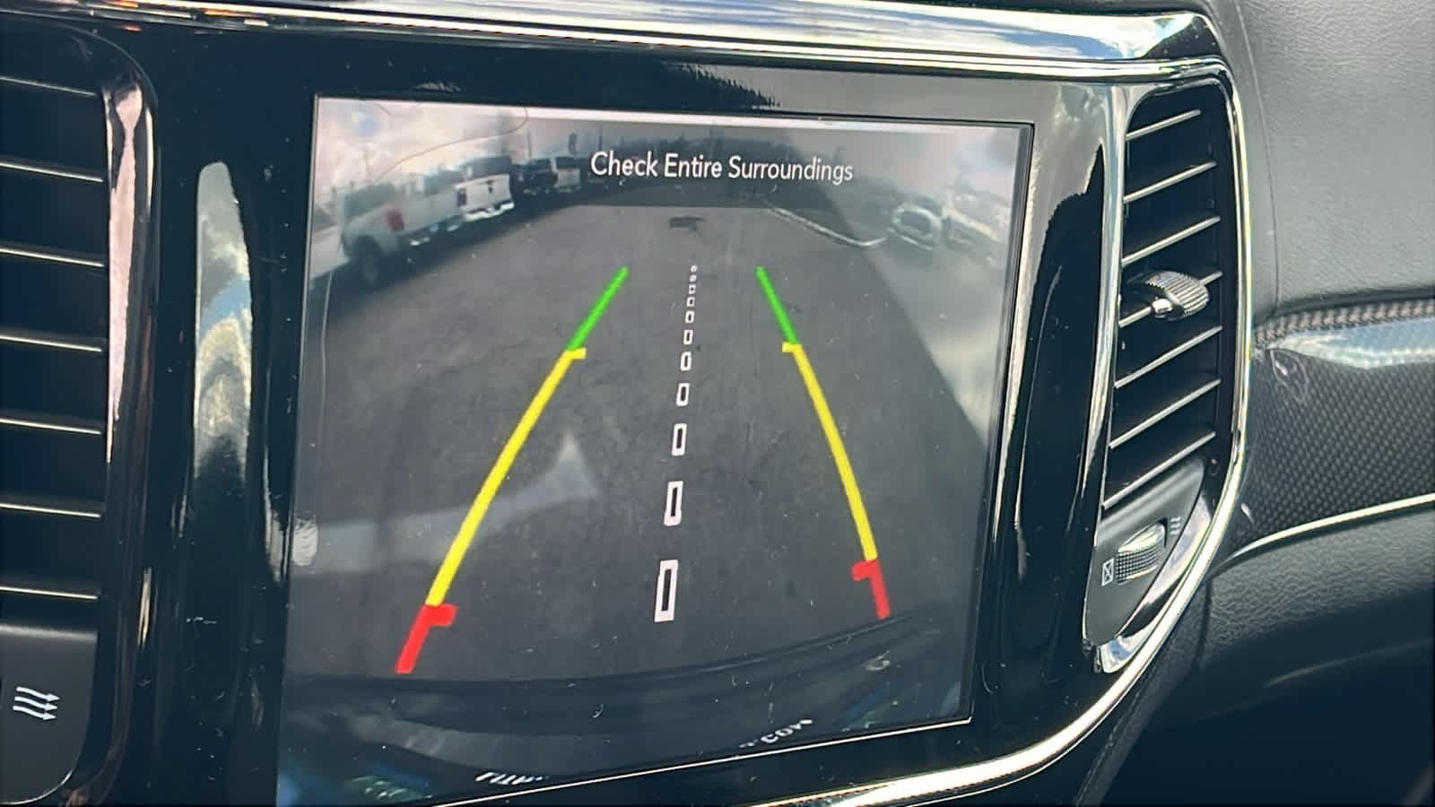 Thumbnail: 2019 Jeep Grand Cherokee - 16