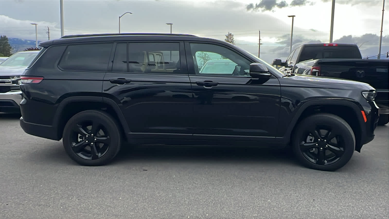 Thumbnail: 2024 Jeep Grand Cherokee L - 4